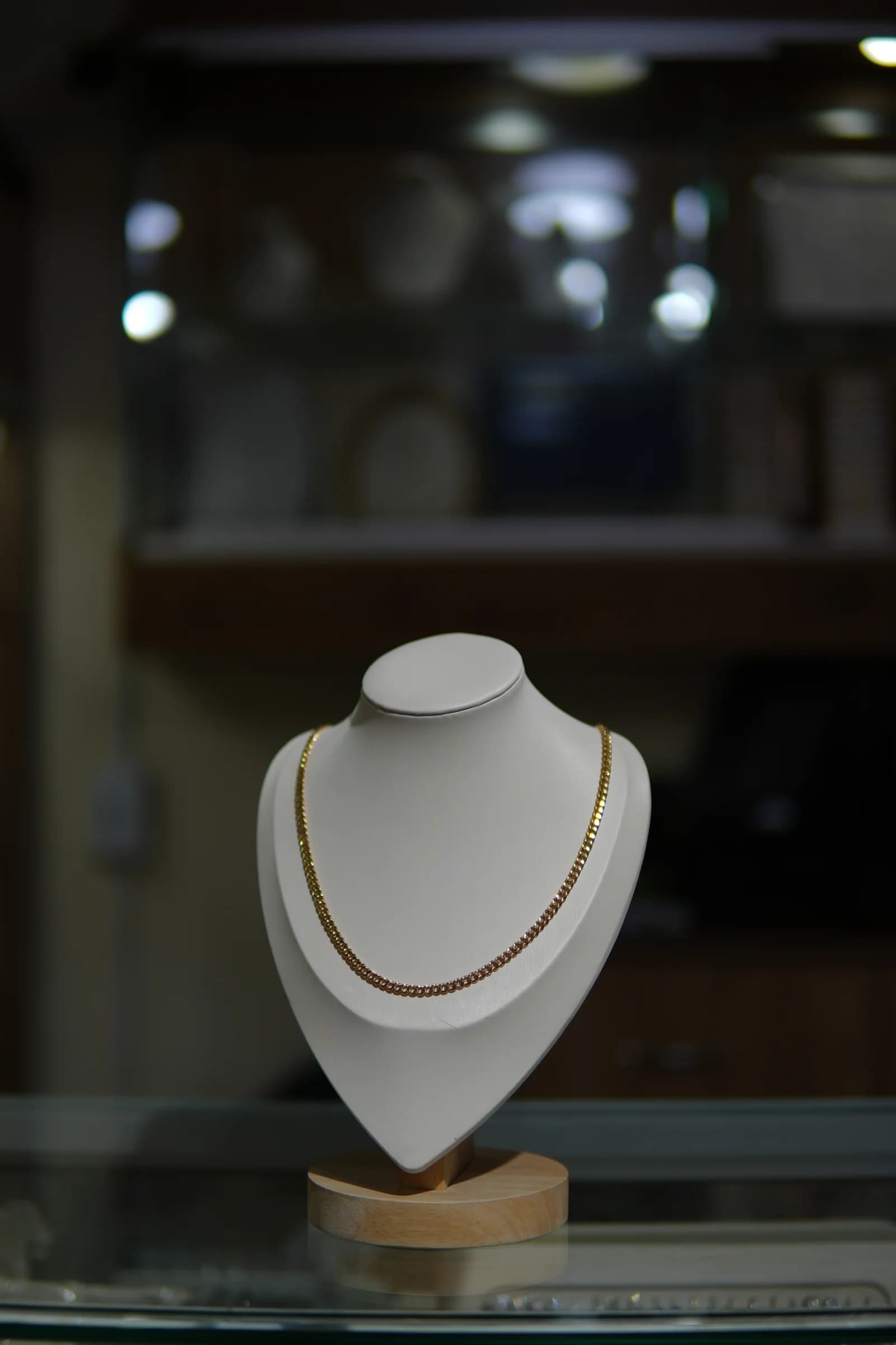 Cadena de eslabón denso en oro amarillo 18k